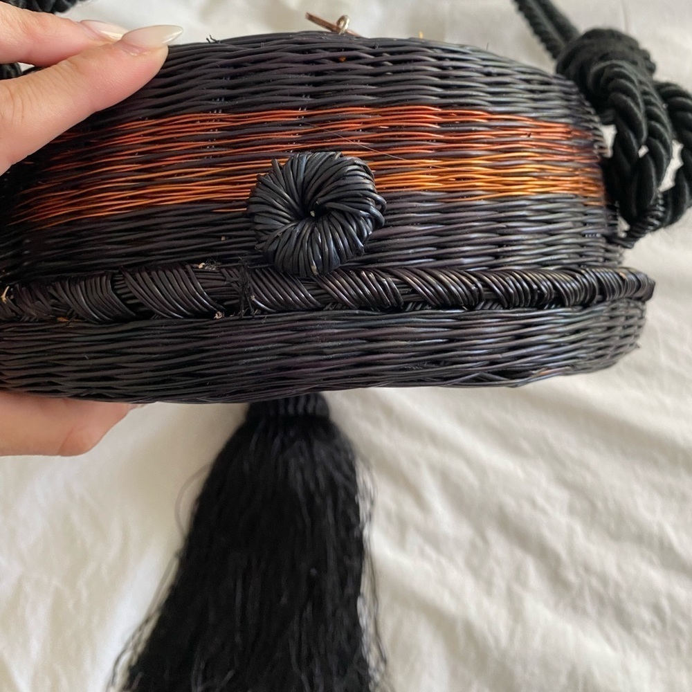 PC Round Basket Weave Purse with Large Black Tassel - Picture 4 of 8